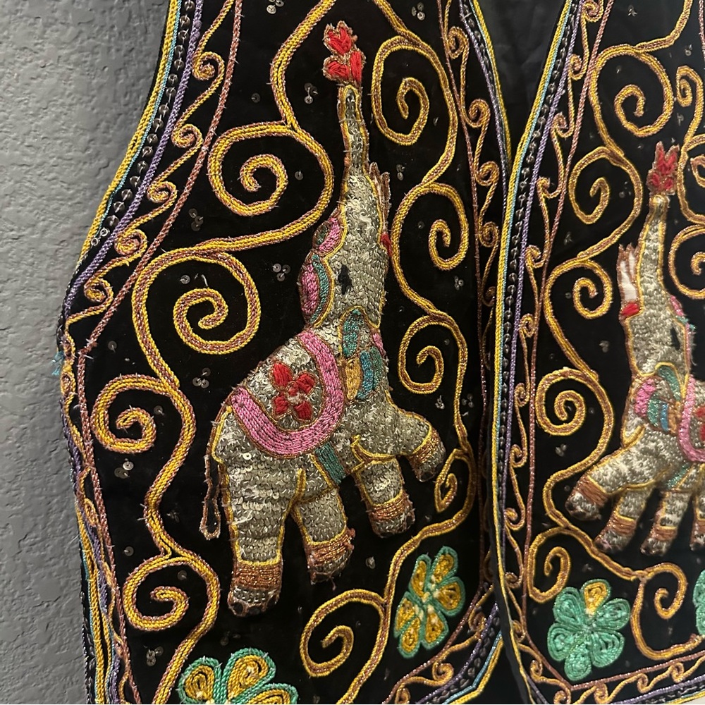 Vintage Ainslie’s beaded elephant sequin embellished vest multicolor size M/L - Picture 3 of 6